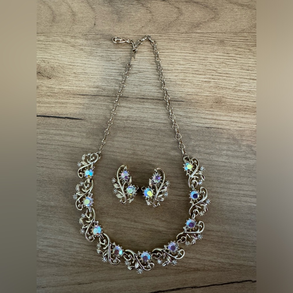 Vintage Coro Signed Leaf Rhinestone Jewelry Set Necklace Clip Earrings Gold Tone